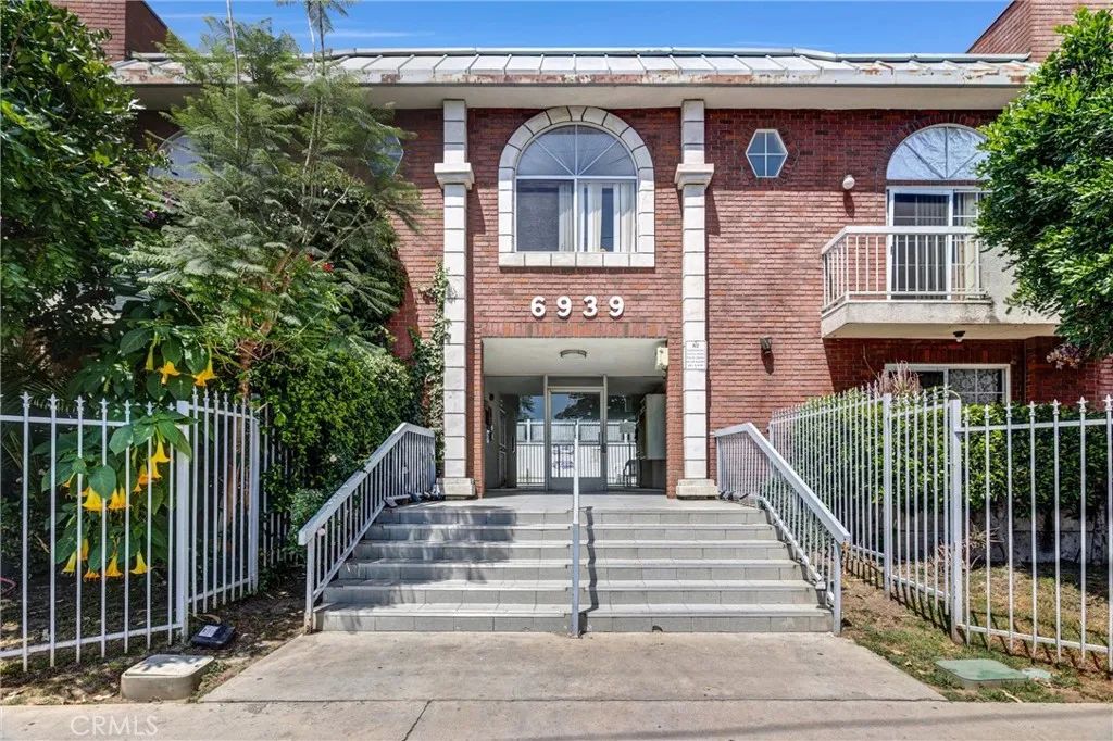6939 Alabama Avenue 105, Canoga Park, CA 91303