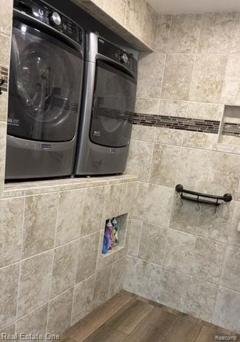 1115 Torpey Drive, Troy, MI 48083