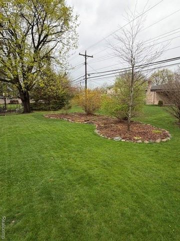 1115 Torpey Drive, Troy, MI 48083