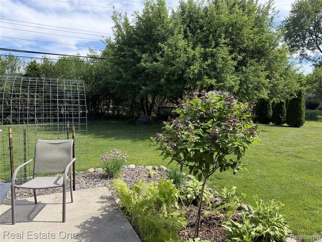 1115 Torpey Drive, Troy, MI 48083
