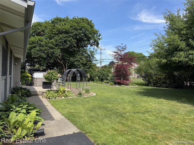 1115 Torpey Drive, Troy, MI 48083