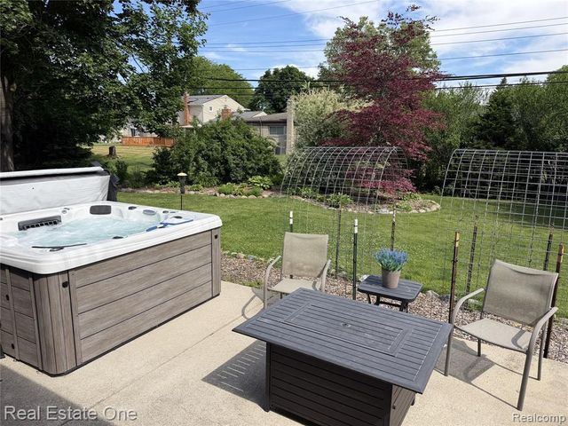 1115 Torpey Drive, Troy, MI 48083