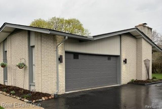 1115 Torpey Drive, Troy, MI 48083