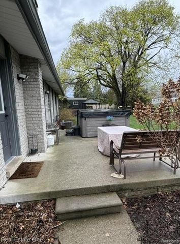 1115 Torpey Drive, Troy, MI 48083