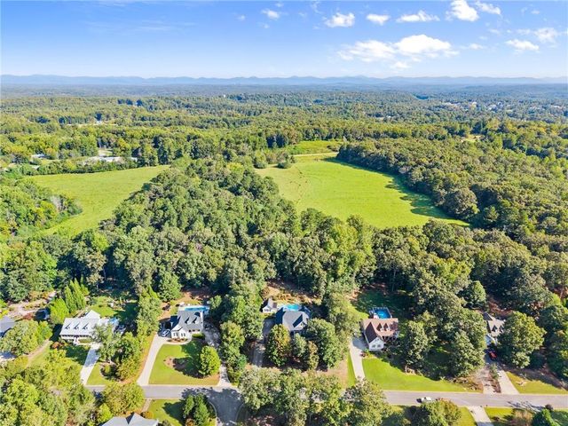 187 Oak Creek Drive, Dawsonville, GA 30534