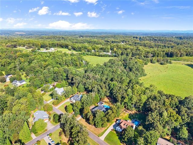 187 Oak Creek Drive, Dawsonville, GA 30534