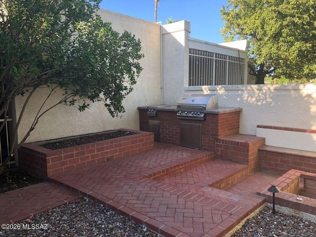 2530 E Forgeus Place, Tucson, AZ 85716