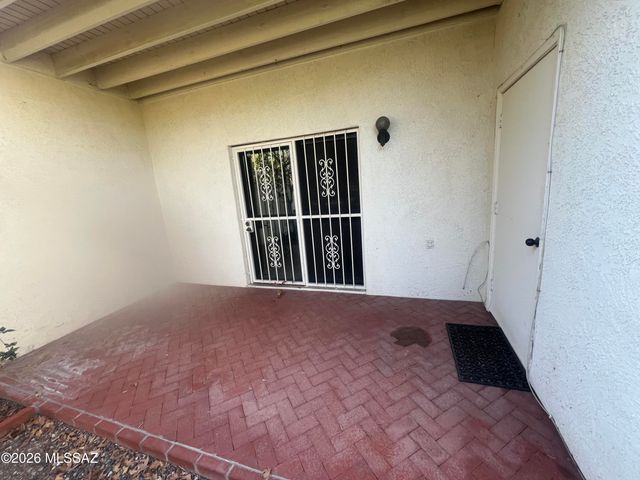 2530 E Forgeus Place, Tucson, AZ 85716