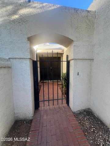 2530 E Forgeus Place, Tucson, AZ 85716