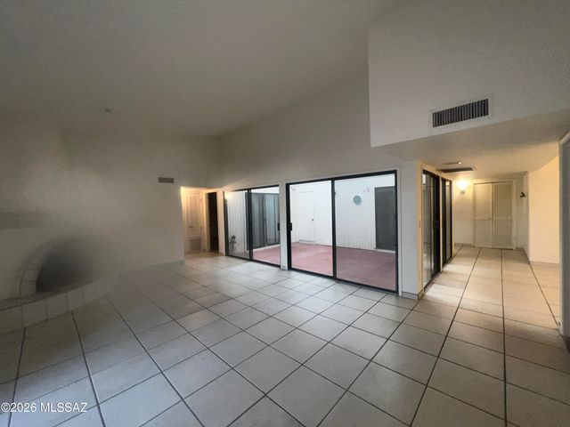 2530 E Forgeus Place, Tucson, AZ 85716