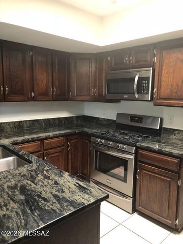 2530 E Forgeus Place, Tucson, AZ 85716