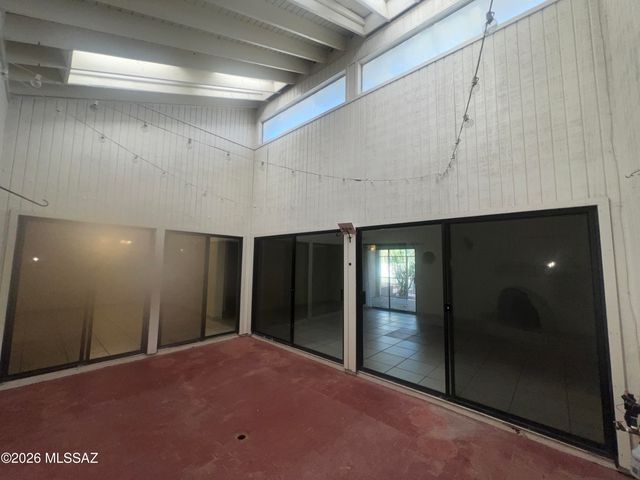 2530 E Forgeus Place, Tucson, AZ 85716