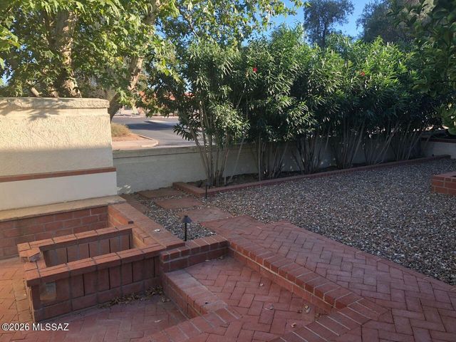 2530 E Forgeus Place, Tucson, AZ 85716