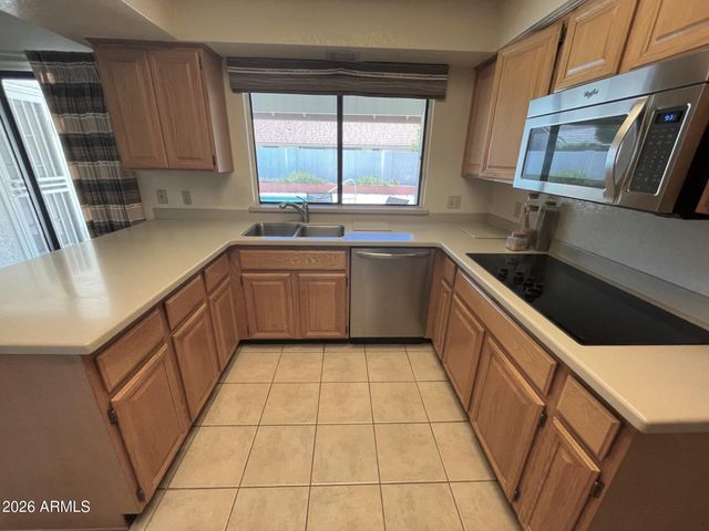 6719 W KERRY Lane, Glendale, AZ 85308