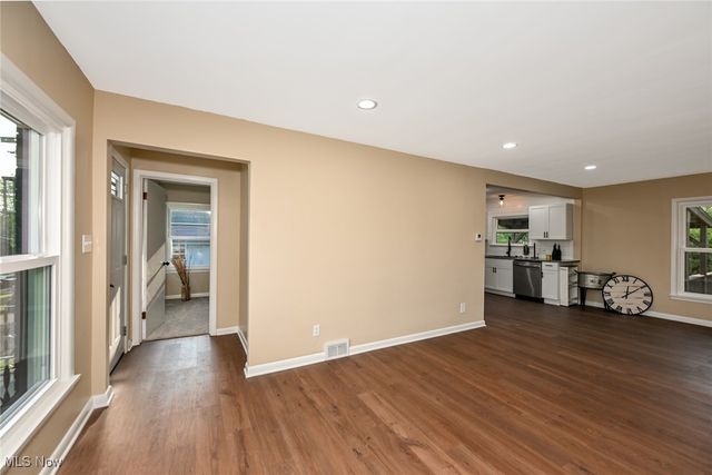 357 E Paige Avenue, Barberton, OH 44203