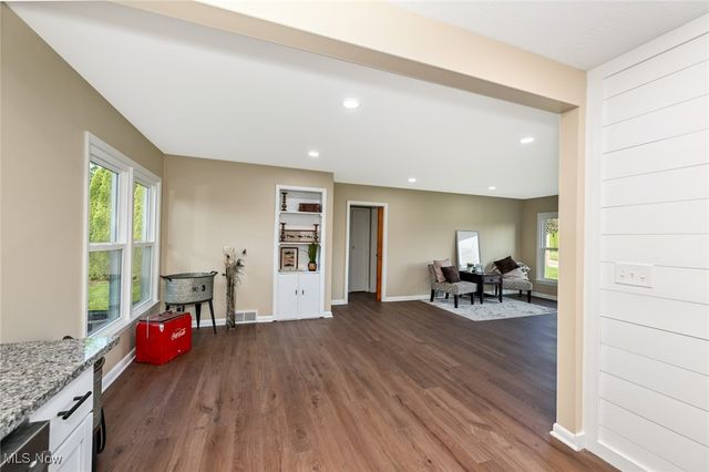 357 E Paige Avenue, Barberton, OH 44203