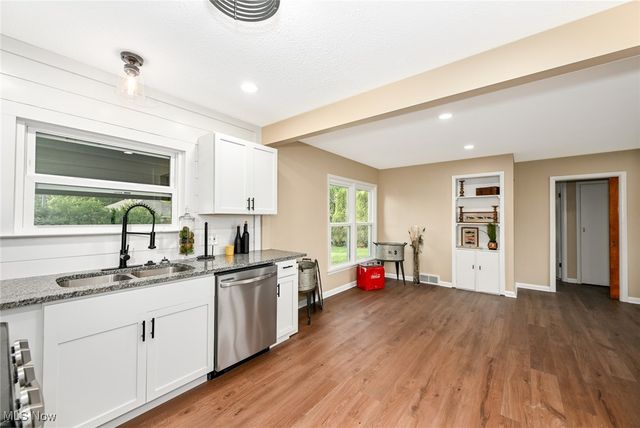 357 E Paige Avenue, Barberton, OH 44203