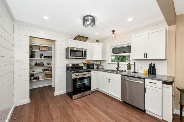 357 E Paige Avenue, Barberton, OH 44203