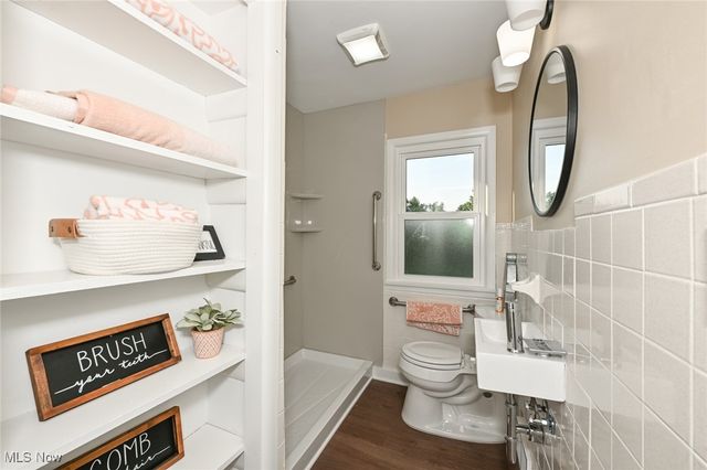 357 E Paige Avenue, Barberton, OH 44203