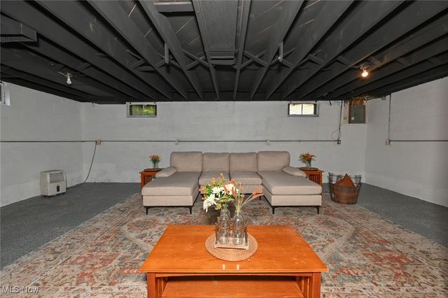 357 E Paige Avenue, Barberton, OH 44203