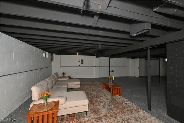 357 E Paige Avenue, Barberton, OH 44203