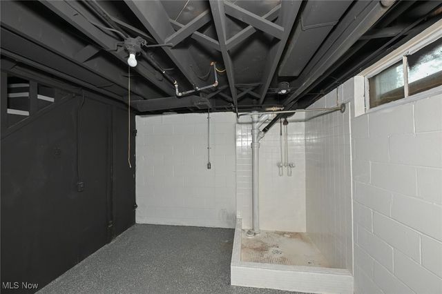 357 E Paige Avenue, Barberton, OH 44203