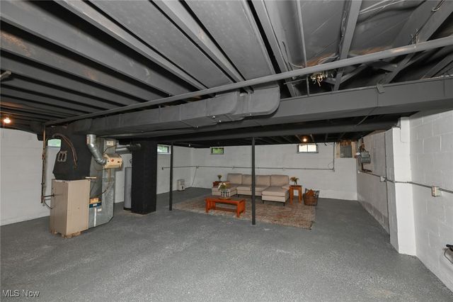 357 E Paige Avenue, Barberton, OH 44203