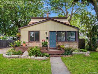141 W Meyers Avenue, Hazel Park, MI 48030