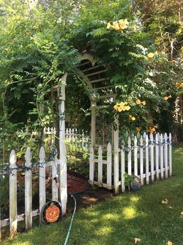 827 Pike Ave, Attleboro, MA 02703