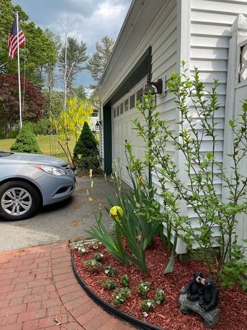 827 Pike Ave, Attleboro, MA 02703