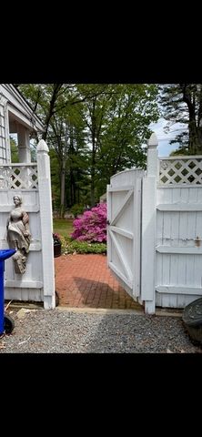 827 Pike Ave, Attleboro, MA 02703