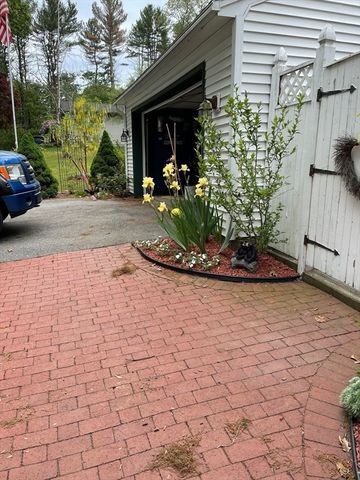 827 Pike Ave, Attleboro, MA 02703