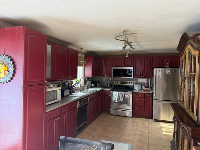 827 Pike Ave, Attleboro, MA 02703