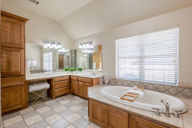 221 Arapahoe Ridge, Weatherford, TX 76087