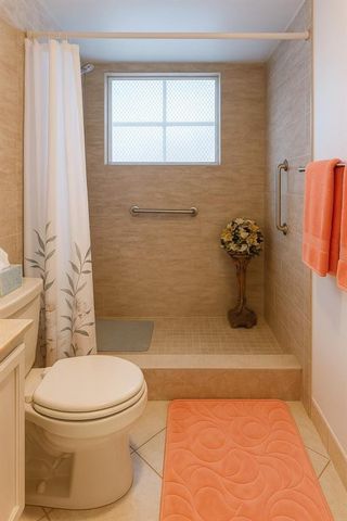3990 NW 42nd Avenue 311, Lauderdale Lakes, FL 33319