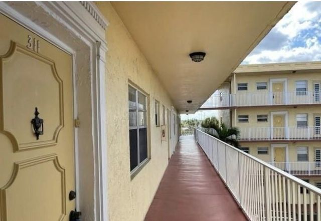 3990 NW 42nd Avenue 311, Lauderdale Lakes, FL 33319