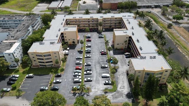 3990 NW 42nd Avenue 311, Lauderdale Lakes, FL 33319
