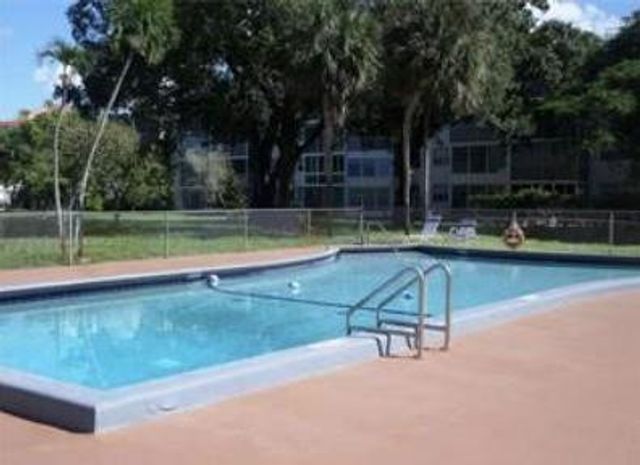 3990 NW 42nd Avenue 311, Lauderdale Lakes, FL 33319