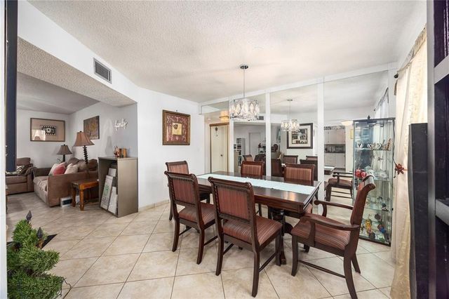 3990 NW 42nd Avenue 311, Lauderdale Lakes, FL 33319