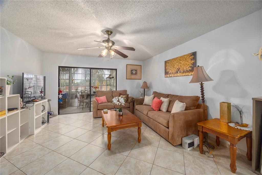 3990 NW 42nd Avenue 311, Lauderdale Lakes, FL 33319