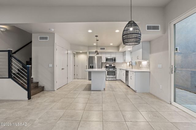 817 E Park Modern Drive, Tucson, AZ 85719