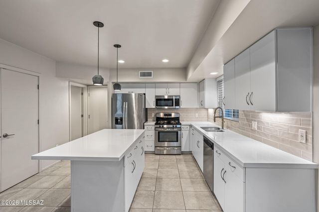 817 E Park Modern Drive, Tucson, AZ 85719