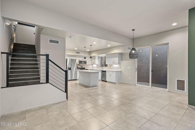 817 E Park Modern Drive, Tucson, AZ 85719