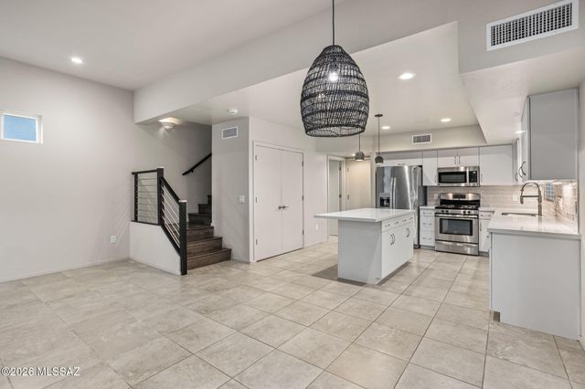 817 E Park Modern Drive, Tucson, AZ 85719