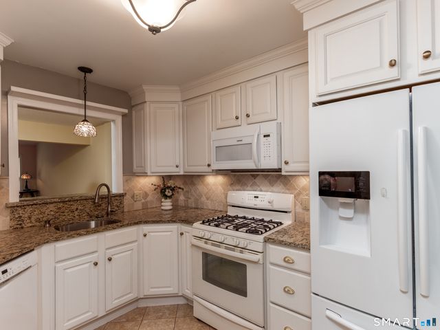 626 Overlook Path 626, Southington, CT 06489