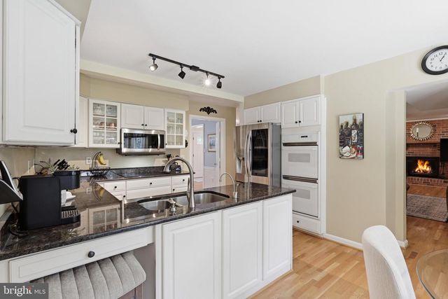 13607 WHITE BARN LN, Herndon, VA 20171