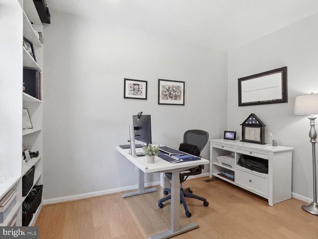 13607 WHITE BARN LN, Herndon, VA 20171