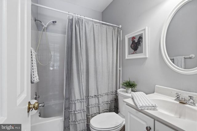 13607 WHITE BARN LN, Herndon, VA 20171