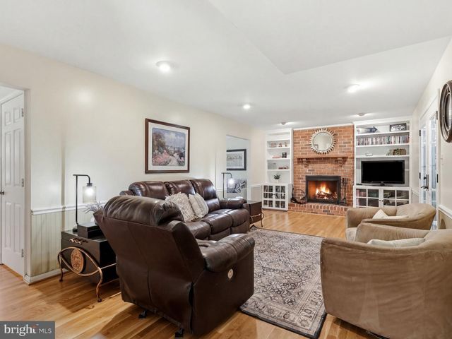 13607 WHITE BARN LN, Herndon, VA 20171