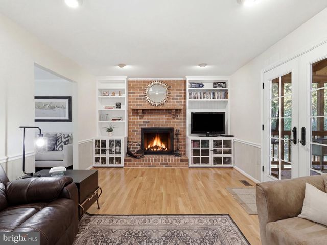 13607 WHITE BARN LN, Herndon, VA 20171